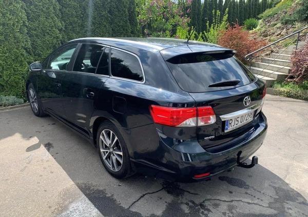 Toyota Avensis cena 35547 przebieg: 212000, rok produkcji 2014 z Jasło małe 191